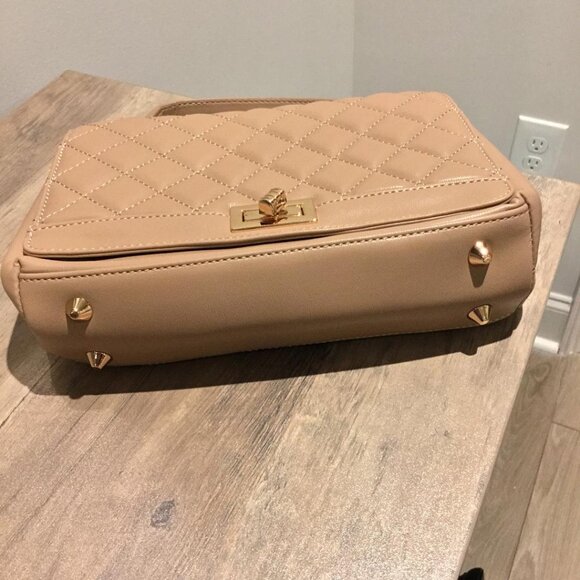 L.T.L. London Quilted Crossbody Bag Gold-tone Turnlock Closure L.T.L. Tag NWOT - Picture 4 of 6